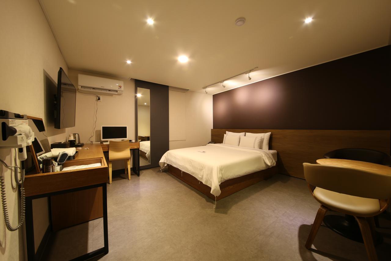 Winner Hotel Jeonju Buitenkant foto